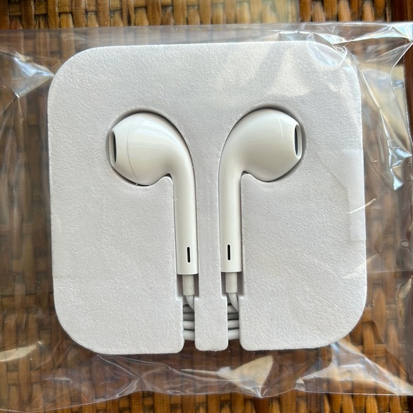 💝HP💝 BRAND NEW Apple Ear Buds MINT CONDITION Brand New Never Used!! - Picture 9 of 9